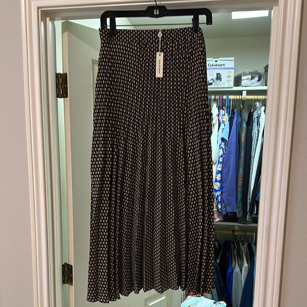 Max Studio Black and Gold Pleated Midi Skirt